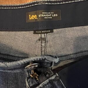 Lee Mid-rise Flex Motion Straight Leg jeans!!